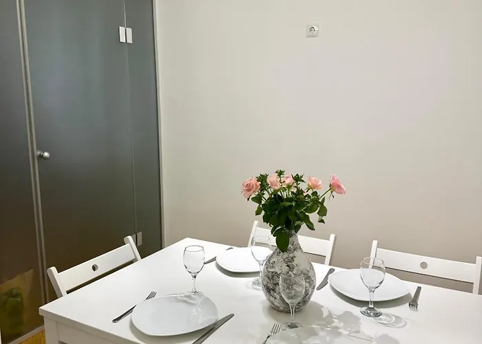 Apartament Modern 3 Bd Next To Centre 75 Sq M