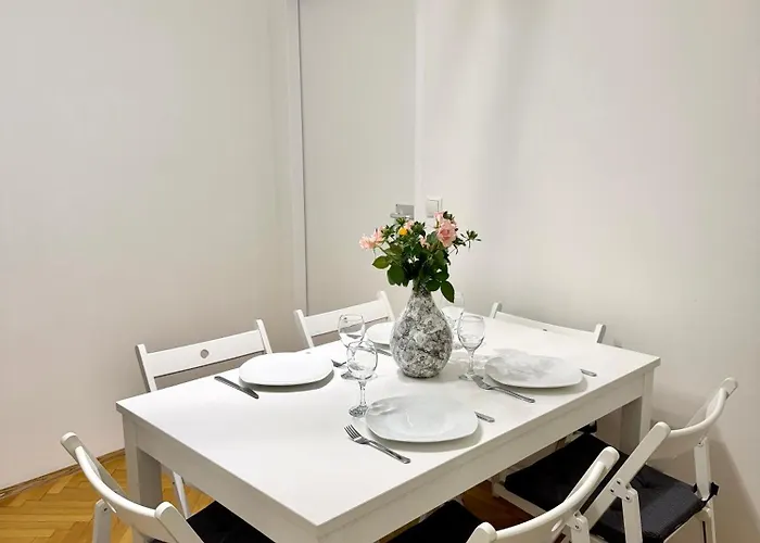 Modern 3 Bd Next To Centre 75 Sq M