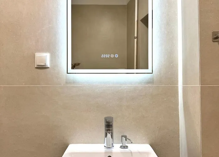 Modern 3 Bd Next To Centre 75 Sq M 维也纳