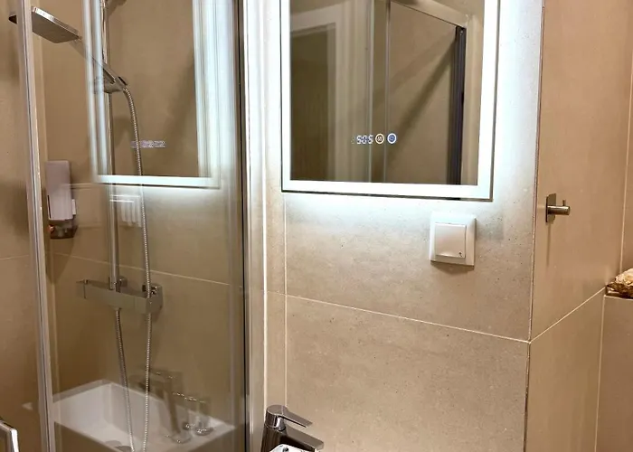 Modern 3 Bd Next To Centre 75 Sq M * 维也纳