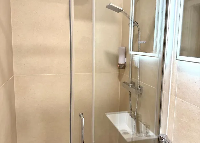 Modern 3 Bd Next To Centre 75 Sq M Apartament